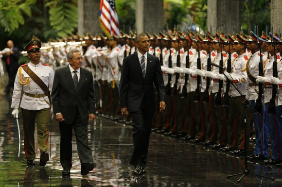 Ra&uacute;l Castro recibe a Barack Obama en el Palacio de la Revoluci&oacute;n